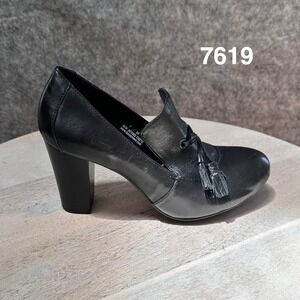 Born Crown Black Leather Heeled Tassel Loafers Pumps N01003 Womens 7 / 38